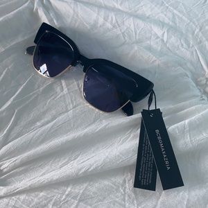 BCBG women’s sunglasses